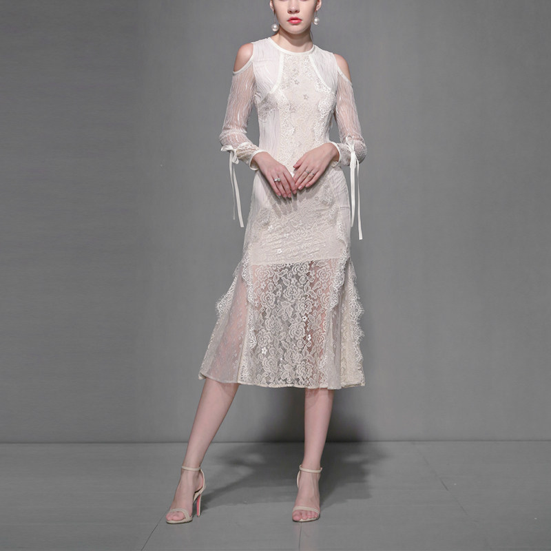 秋季气质名媛蕾丝修身长裙露肩显瘦中长款连衣裙女装秋装2017新款
