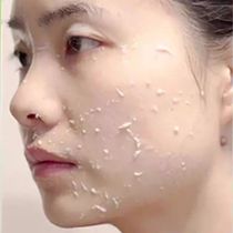 Watsons best-selling product ~ It expels dirt like spitting sand and removes 97% of dirt and pores. It is suitable for both men and women.