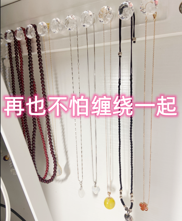 Not afraid of necklace wrapped around a solid crystal transparent hanger watch jewelry cap belt to hold wall hook