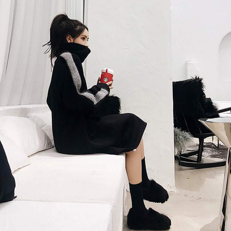 The new loose knitting knitted in early autumn 2022 is high in the French black sweater