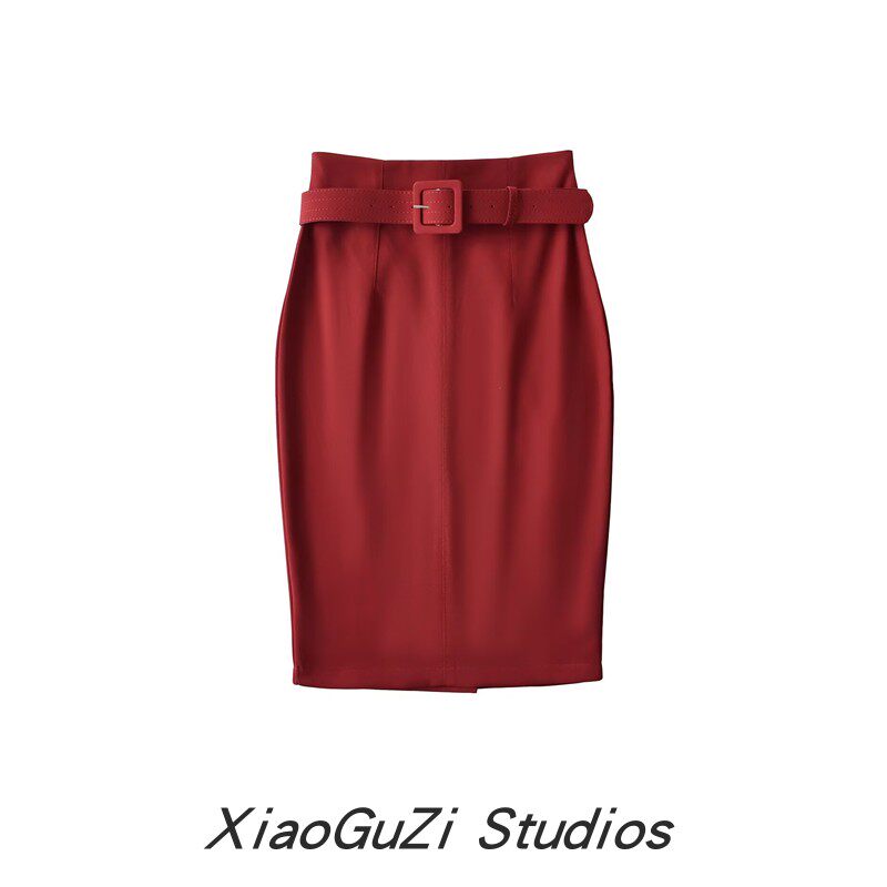 ファッショナブルなレトロ調ハイウエストスリムペンシルスカート。スタイルアップ効果があり、プロフェッショナルな印象を与える、着回しの効くミドル丈ペンシルスカートです。