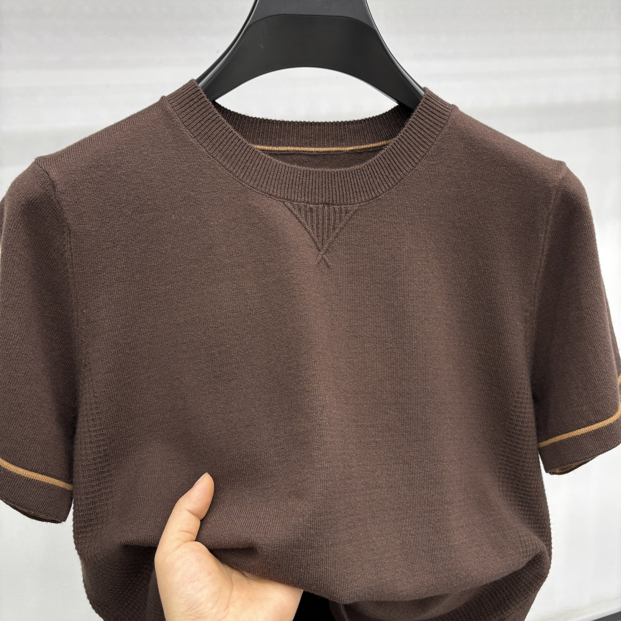 High-End Fine-Spun Short-Sleeved Wool Sweater for Men, Round-Neck Casual Fashion Knitwear, Half-Sleeved Pullover Sweater, Men's Base Layer Sweater