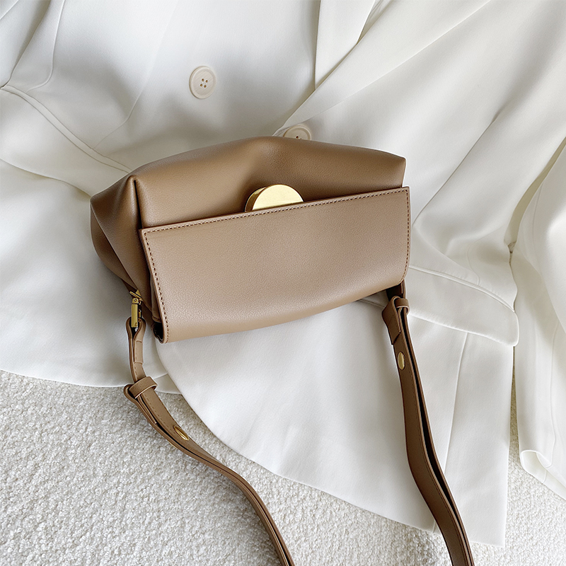 Summer Simple Retro Messenger Bag Female 2021 New Versatile Fashion Trend Shoulder Bag Advanced Sense Underarm Bag