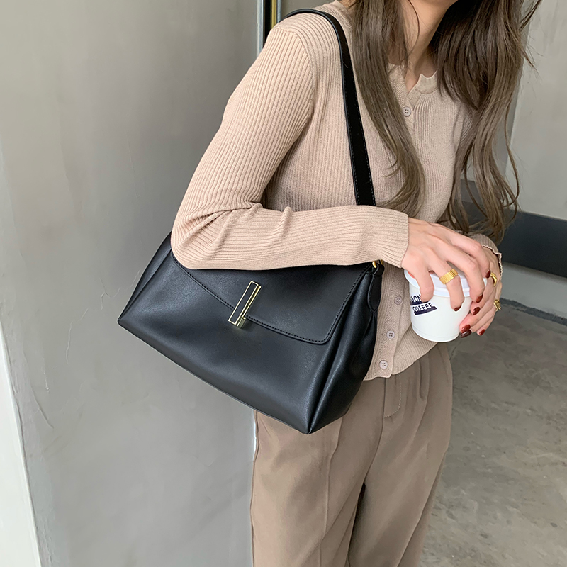 Korean version simple retro armpit bag high-quality cowhide women's bag autumn and winter fashion Messenger bag women's large-capacity shoulder bag