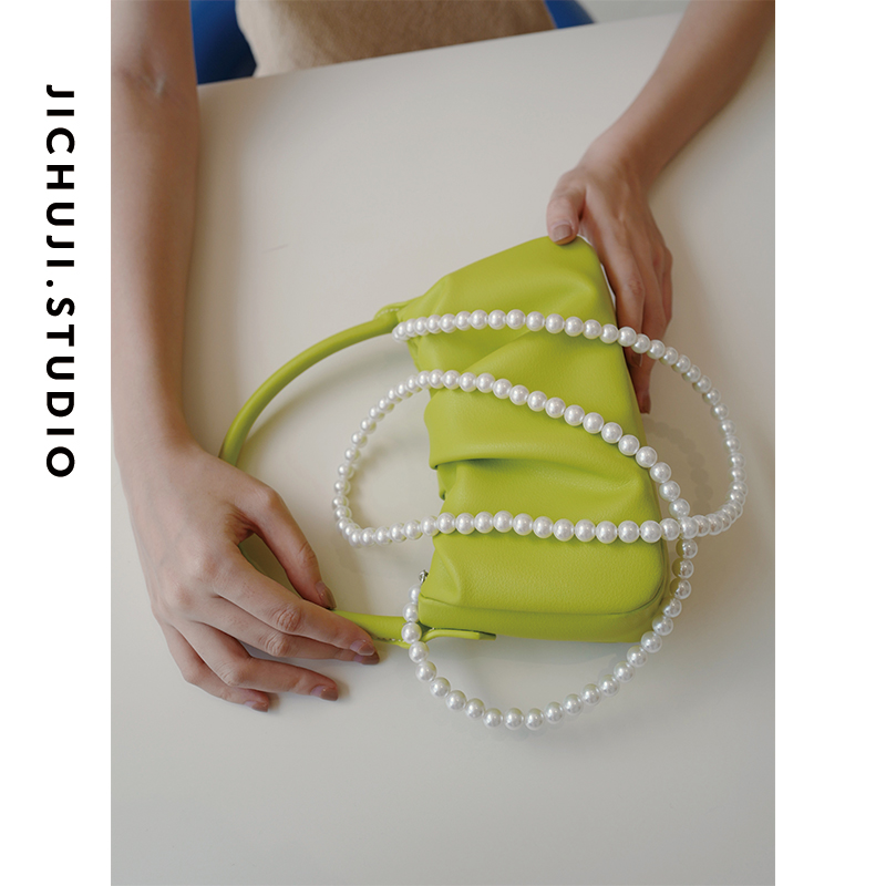 Versatile texture handbag women's fashion pleated cloud bag niche exquisite small bag summer pearl chain messenger bag