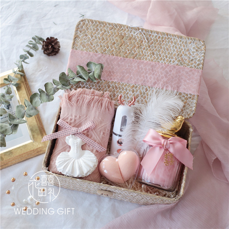 Senteo high-end practical female bridesmaid accompanied by a small gift festive wedding ceremony Back to the bride full moon gift gift box-Taobao
