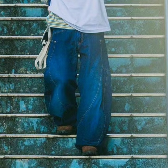 [in Stock] Hui Ren's Affordable Alternative to Khoki, Uniquely Shaped Cut-Out Knife-Cut Jeans with a Washed and Distressed Three-Dimensional Silhouette