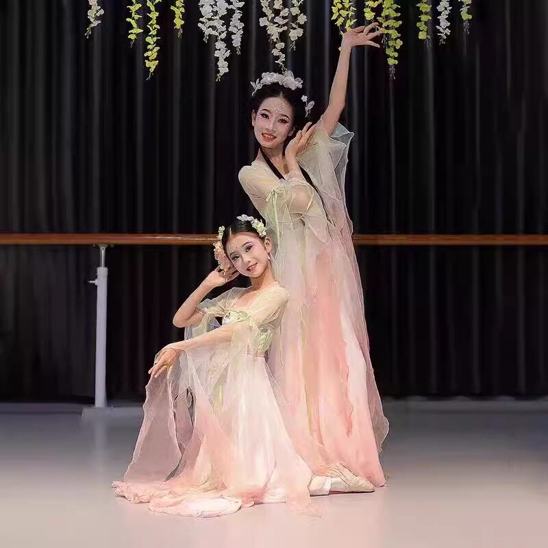 古典舞服装:仙气纱衣,飘逸渐变色,舞蹈裤,艺考基训服,如何挑选你的舞者战袍?-古典舞服-淘宝百科网