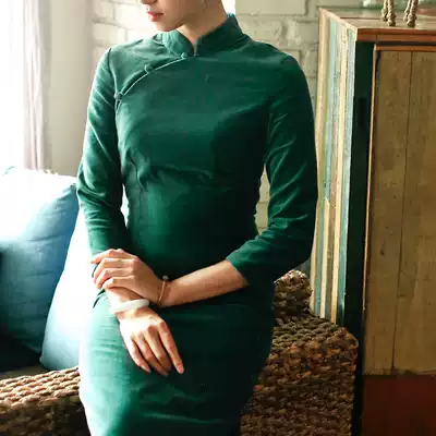 Tang Zhiwen retro autumn and winter thick long sleeves modified version of female Qi cheongsam flocking long sleeves elegant female dark green