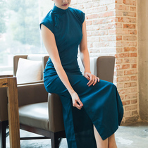 2024 Новый чистый цвет qipao в длинном стиле Temperament Blue Daily Emulation Silk Оптовая Пряжка Древняя Fa Qipao China Blue