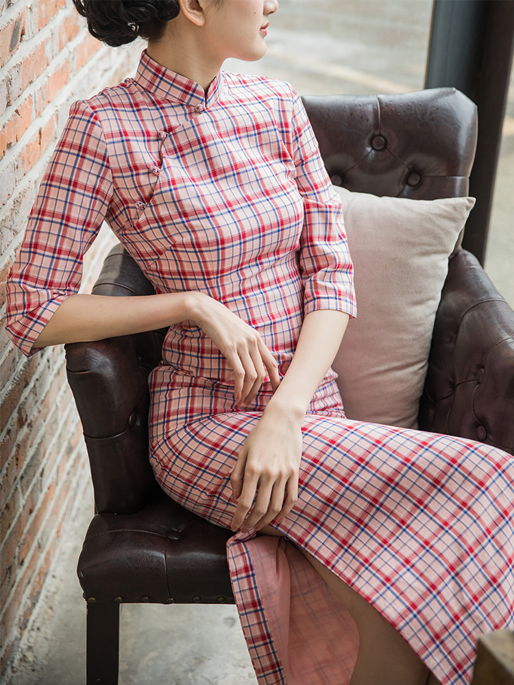 Retro long cheongsam, skirt, mid length, long sleeve, autumn Retro long cheongsam, skirt, mid length, long sleeve, autumn