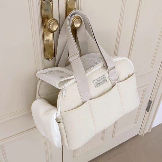 Portable dog bag for outdoor use in autumn and winter, warm outdoor cat bag, breathable portable pet backpack, large capacity cat shoulder bag