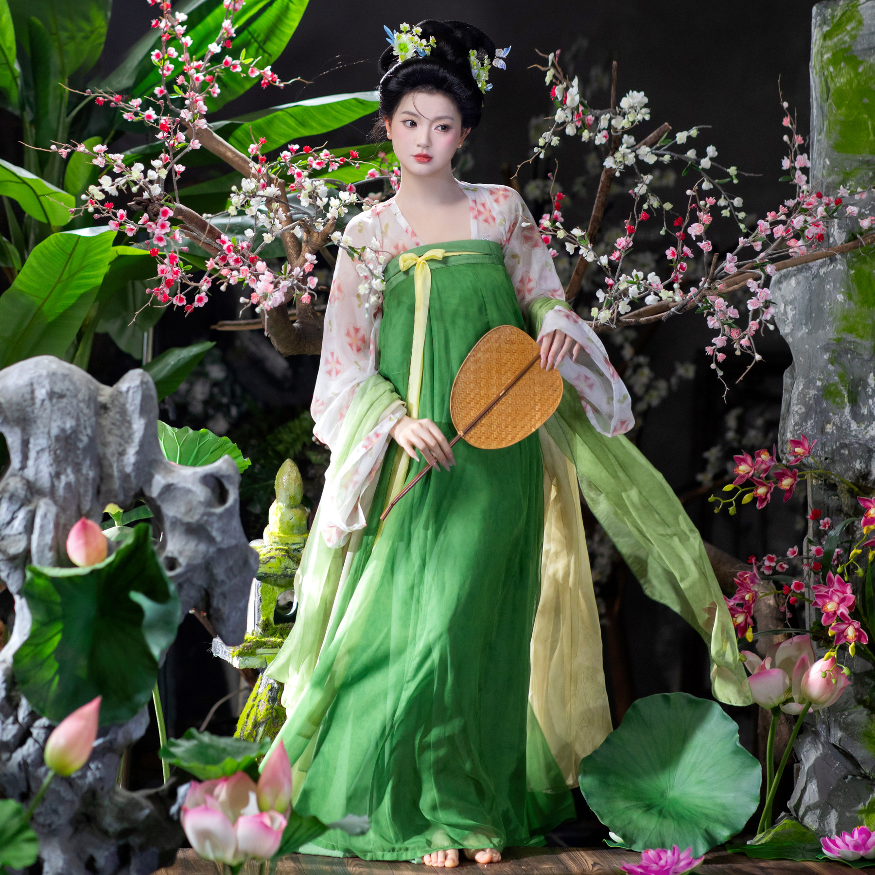 春时意汉服女穿搭|唐制齐胸衫半壁印花美到心坎里!-汉服连衣裙-淘宝百科网