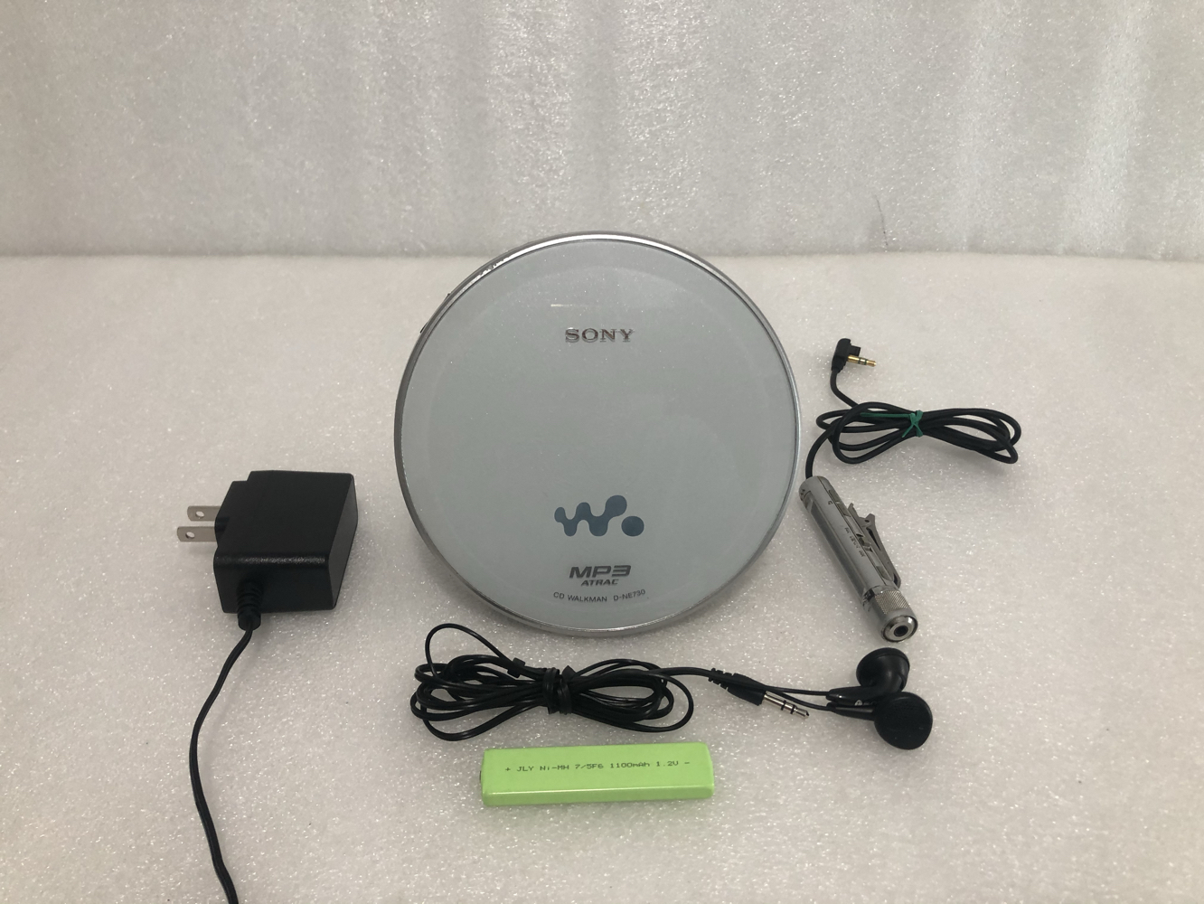 Sony D-NE730 CD随身听播放器：复古音乐时光机，带你穿越回黄金