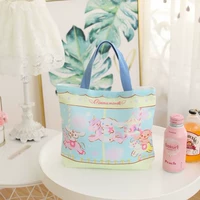 Маленькая белая собака вращающаяся деревянная сумочка гиппокампа