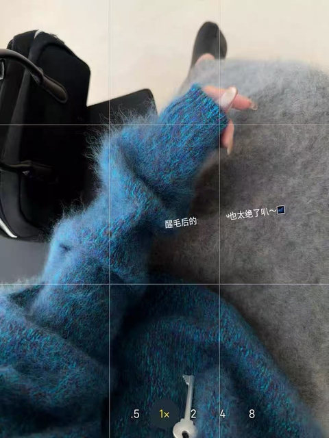 Super Love the Blue Floral Yarn~ Women's Cashmere Sweater with Round Neck, Pullover Style, Fleece-Lined, Loose Fit, Long Sleeves, Relaxed and Slimming Wool Sweater