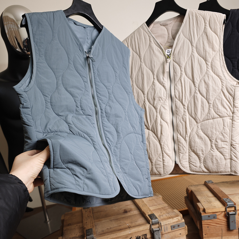 Japanese-Style Quilted Cotton Vest for Men, Autumn and Winter, Lightweight and Warm, V-Neck, Inner Layer, Sleeveless Cotton Vest for Outer Wear Japanese-Style Quilted Cotton Vest for Men, Autumn and Winter, Lightweight and Warm, V-Neck, Inner Layer, Sleeveless Cotton Vest for Outer Wear