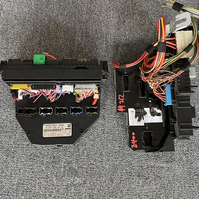 Suitable for Mercedes-Benz Sam Module Ce-Class Glk300C180E260 Body Computer Fuse Box Rear W204 Used