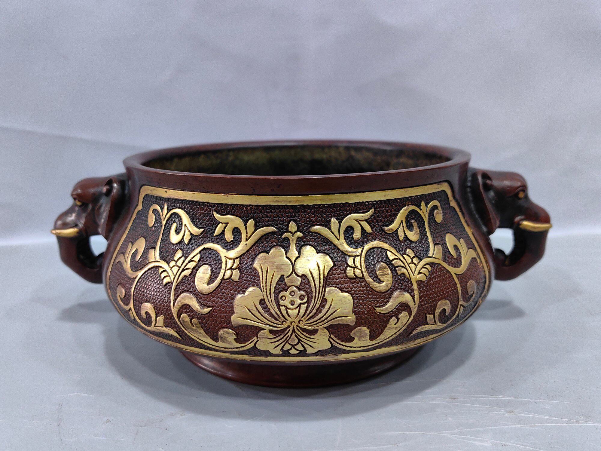 雲龍香炉（錆銅 蝋型 立龍提手 瓔珞雲 細密三足香炉）／