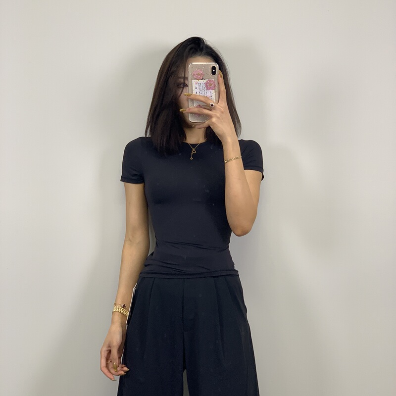 Skin-Friendly, Naked-Feel Skims Alternative Short-Sleeve and Long-Sleeve Base Layer Shirts That Are Slim-Fitting and Flattering Skin-Friendly, Naked-Feel Skims Alternative Short-Sleeve and Long-Sleeve Base Layer Shirts That Are Slim-Fitting and Flattering