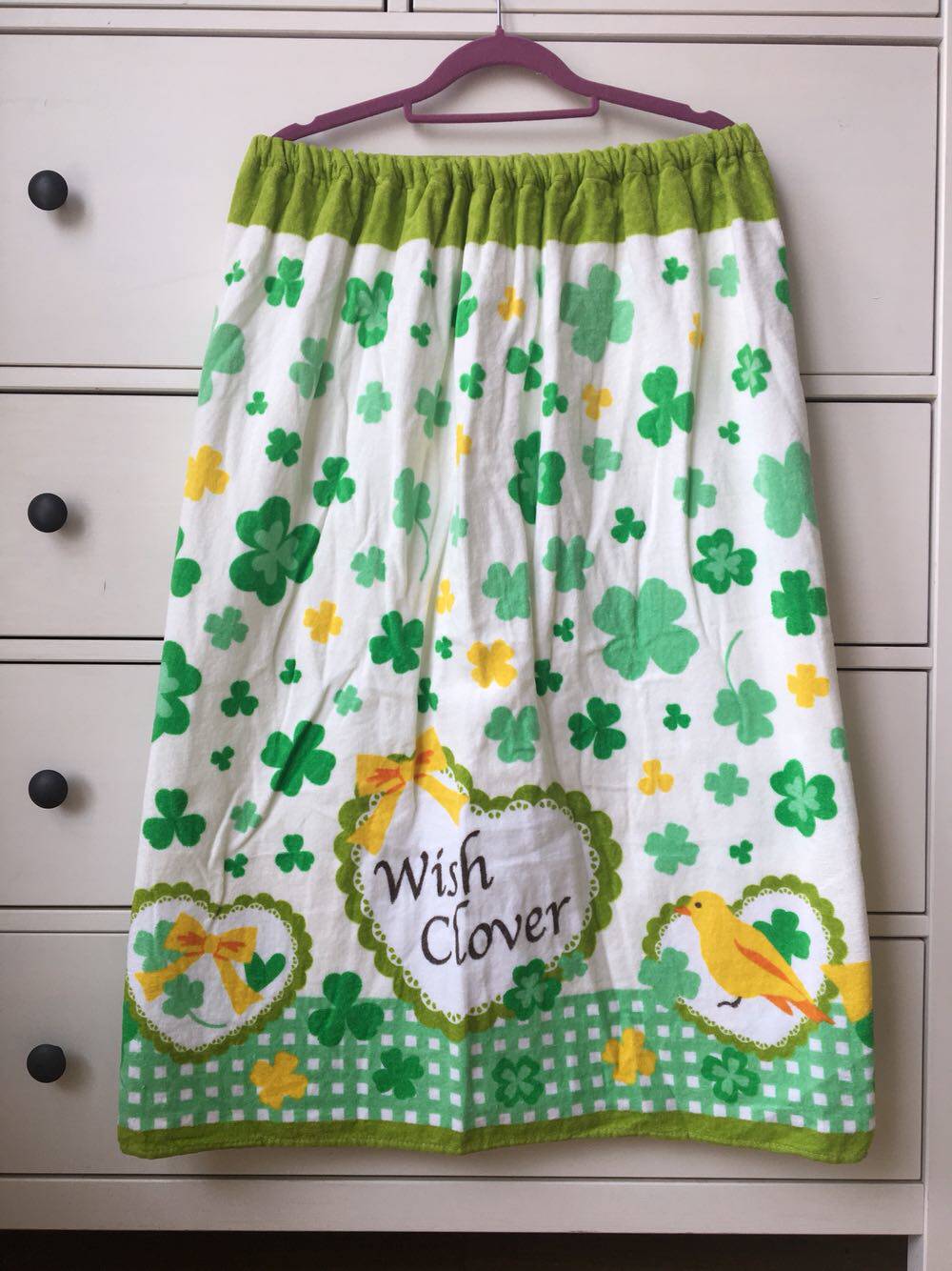 Make up a single-use foreign trade pure cotton bath towel, one thing and one shot, about 80*120, button-wrapped chest bath skirt, lucky four-leaf clover