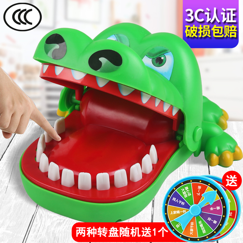 Crocodile toy bites with teeth, big blue shark adults vent to decompress the whole person and the whole person is evil.