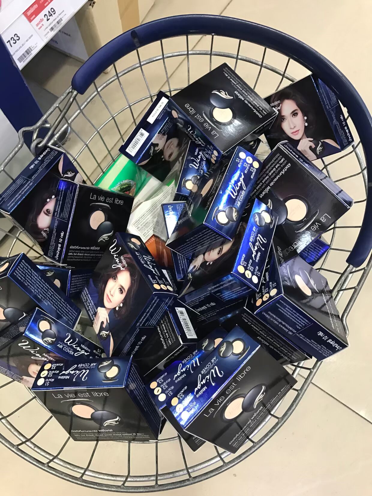 Thái Lan Mistine wing Powder Powder Powder Powder che khuyết điểm kiểm soát dầu kéo dài không thấm nước trang điểm khô nữ - Bột nén phấn phủ sivanna