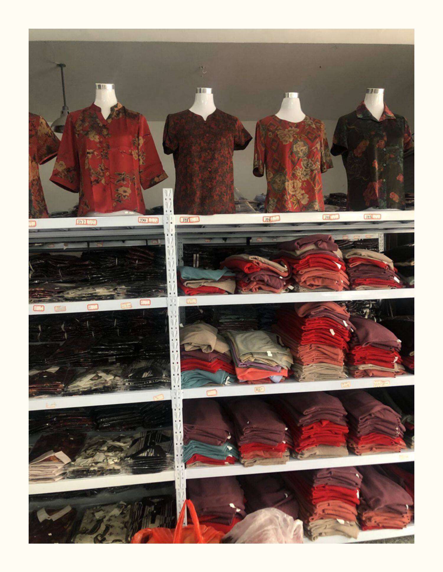 Очень большой демисезонный бархатный базовый приятный телу свитер, большой размер, увеличенная толщина, высокий воротник, для среднего возраста, свободный крой            