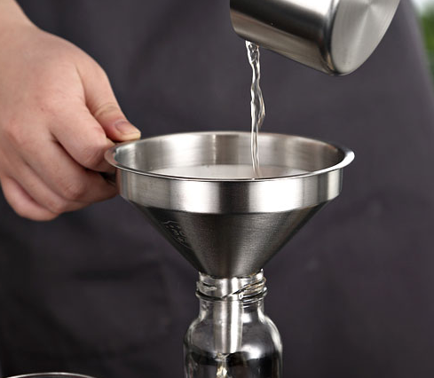 Thickened new stainless steel wine hanger essence beater set home kitchen soy sauce suction wine raisin free mail