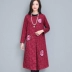 Mùa thu cỡ lớn cotton và vải lanh của phụ nữ cộng với áo len nhung thêu phong cách dân tộc jacquard giữa áo gió dài mùa đông mỏng - Trench Coat