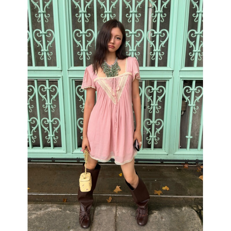 Placeorder Retro Lace Patchwork Pink Dress and Shorts Set with Design-Inspired Puff Sleeves and Short Skirt Placeorder Retro Lace Patchwork Pink Dress and Shorts Set with Design-Inspired Puff Sleeves and Short Skirt