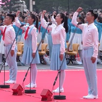 Feng Lin the same type of childrens primary and secondary school students New Years Day childrens poetry recitation leading performance costumes