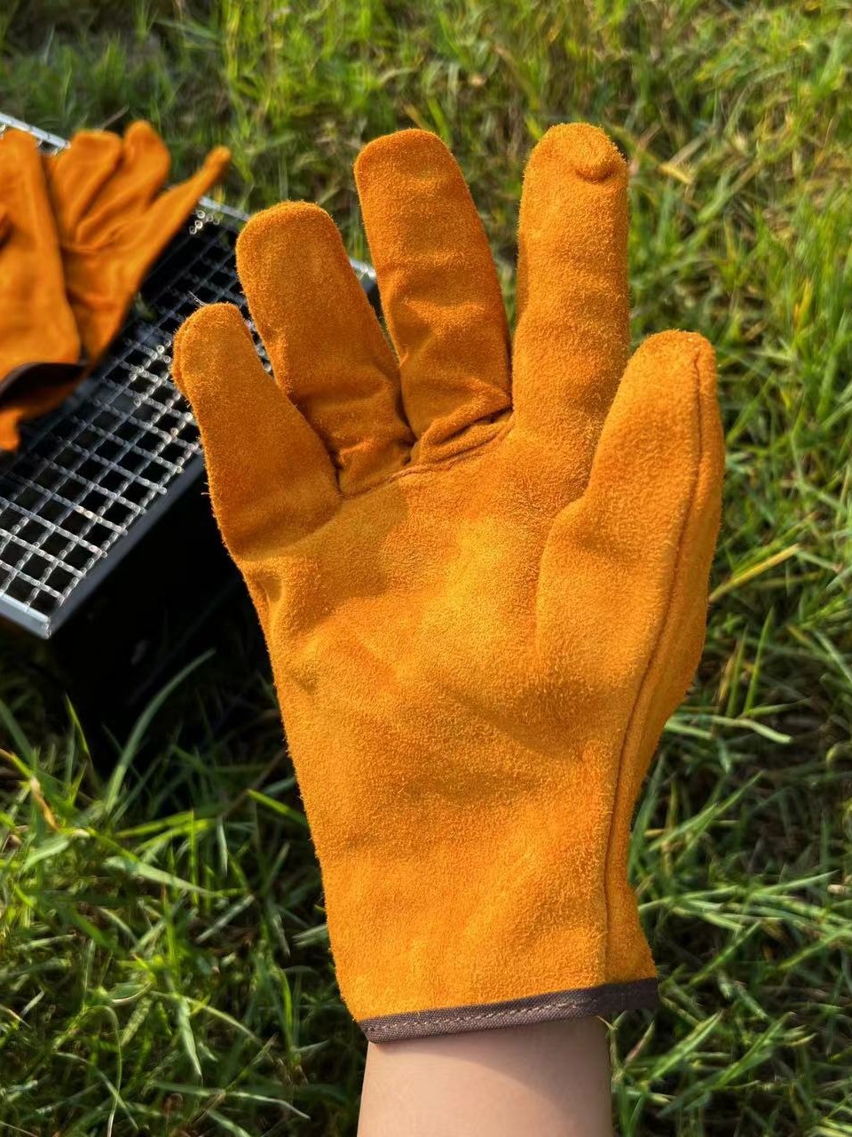 Thickened Cowhide Outdoor Protective Gloves, Heat-Insulating Gloves, Outdoor Gloves, Camping Barbecue Labor Protection Gloves, Wear-Resistant and Anti-Scalding
