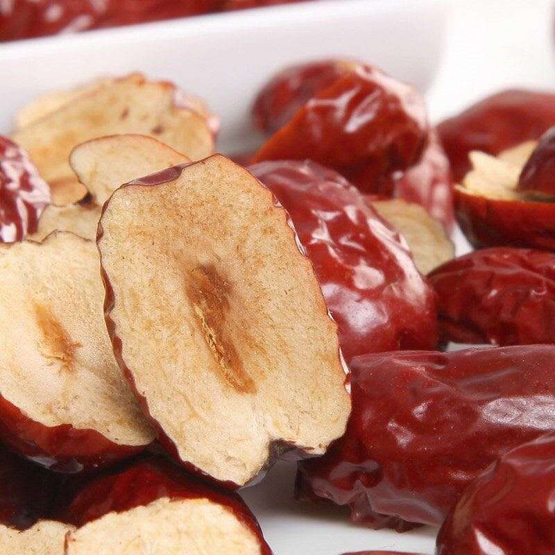 Seedless jujube slices 15 catties Xinjiang Ruoqiang gray jujube red jujube slices half slices de-nucleated crisp jujube snacks milled soy milk dried jujube