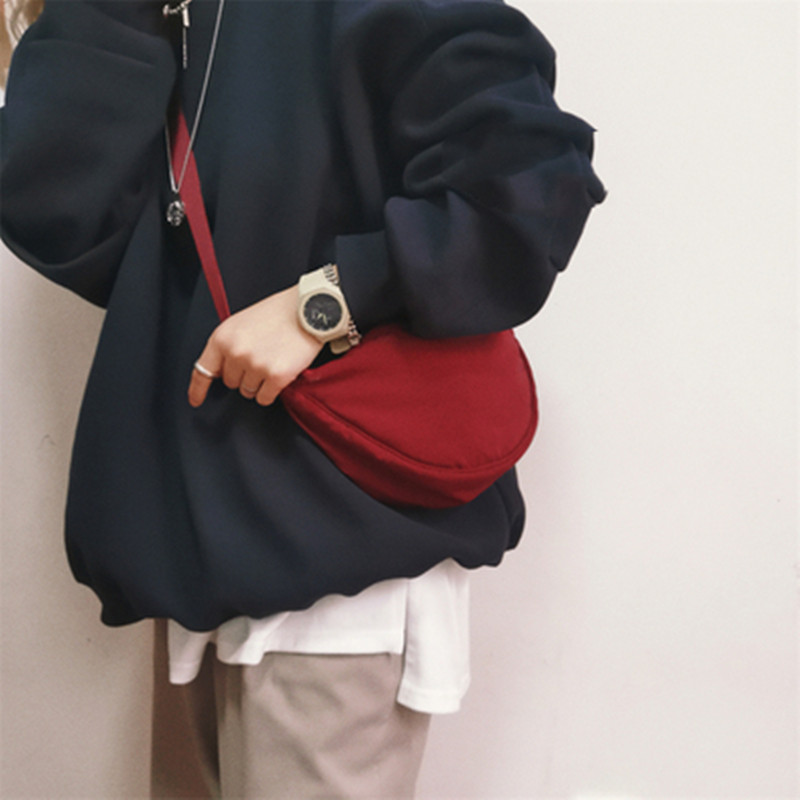 新月形包包斜挎包女高级感小众设计砖红色水饺包宽肩带休闲单肩包