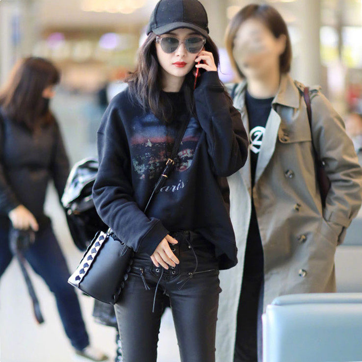 LILY MOST Yang power stars the same set of headsets with cap and clothing female loose and casual thickened blouses female boomers-Taobao