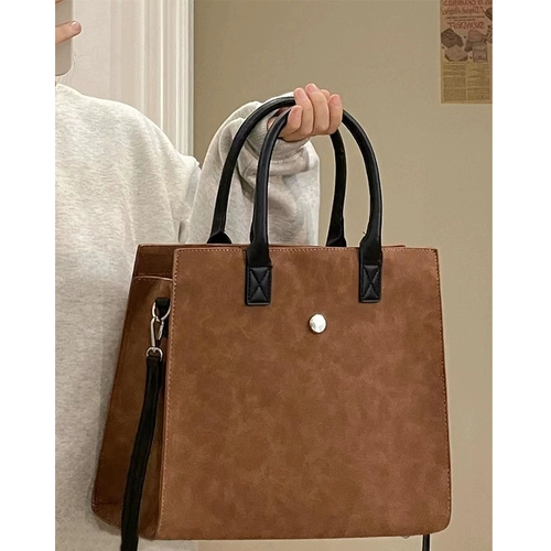 Демисезонная матовая ретро вместительная и большая сумка на одно плечо с молнией, коллекция 2023