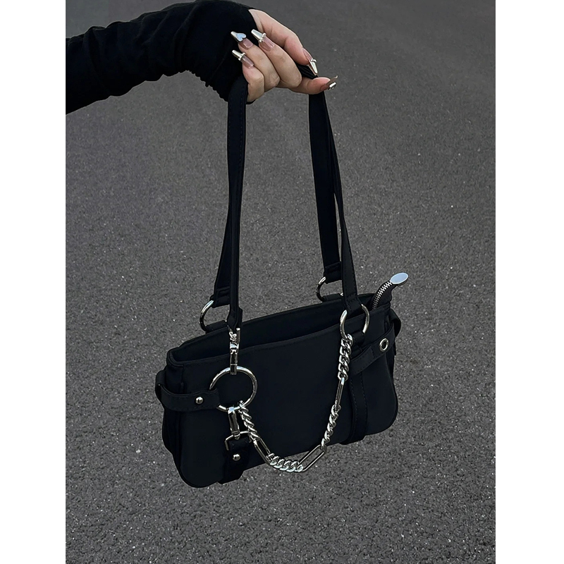 Beautiful Girl Cool and Spicy 2025 Niche New Chain Bag Motorcycle Underarm Bag High-End Single Shoulder Crossbody Handbag Beautiful Girl Cool and Spicy 2025 Niche New Chain Bag Motorcycle Underarm Bag High-End Single Shoulder Crossbody Handbag