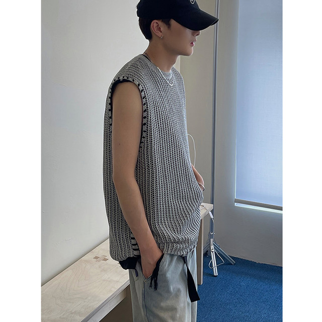 Reflective yarn threaded fringed hollow knitted vest