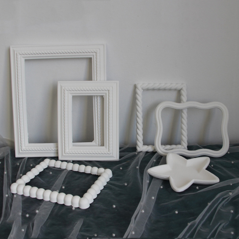 White European-Style Vintage Photo Frame, Hollow Frame with a High-End Feel, Niche Display Stand, Solid Wood Mounting Frame, Empty Frame, Picture Frame Border