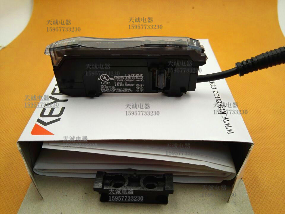 Original dress Japanese Kienz KEYENCE fiber amplifier sensor FS-N12CP spot bargain price
