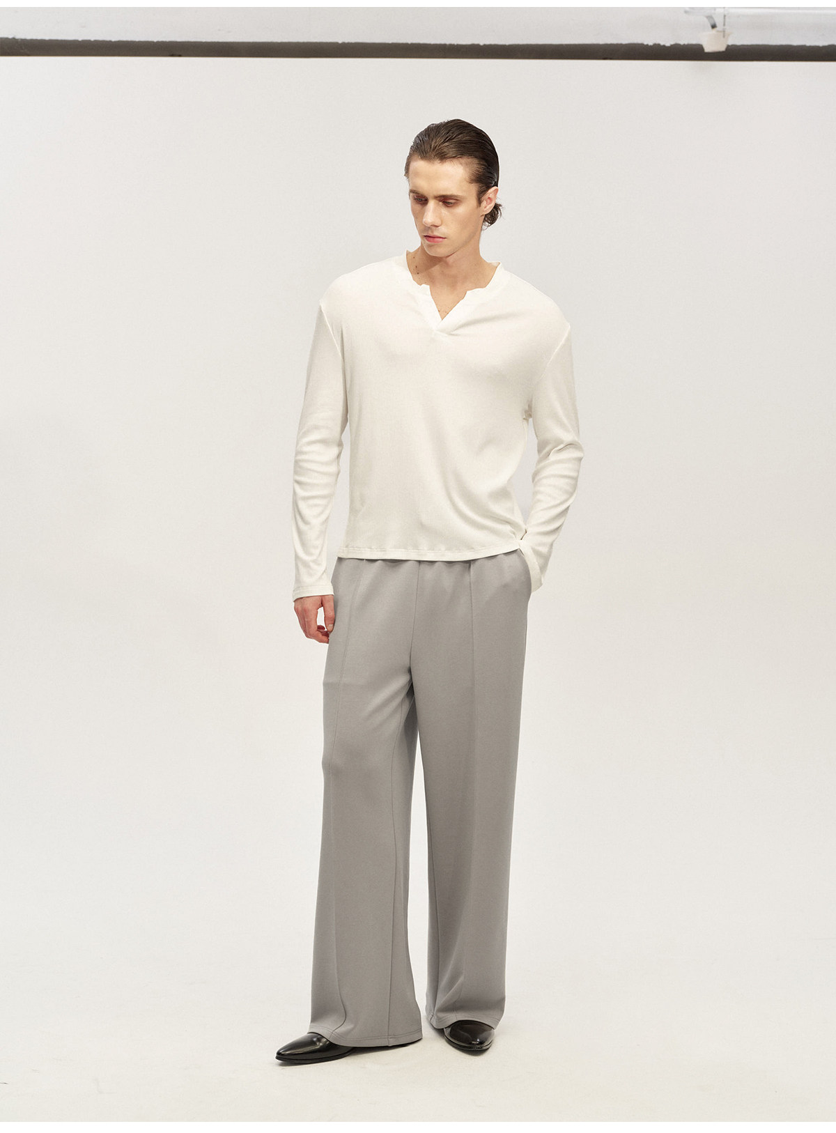 JCAESAR V-Neck Ribbed Knit Long-Sleeve Top
