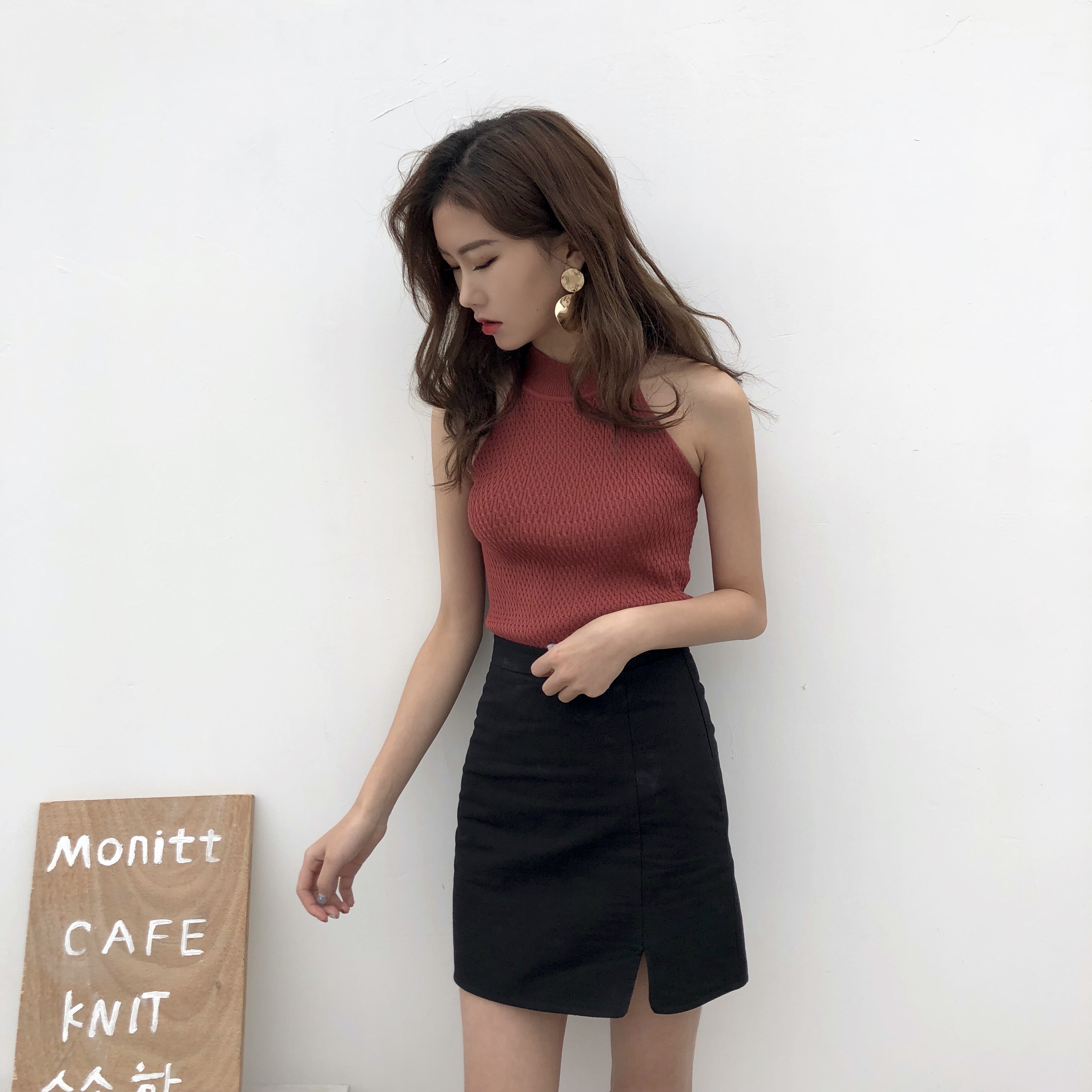 Áo len cổ lọ kiểu dáng sang trọng mang hơi hướng retro của Hồng Kông không tay hàng đầu chạm đáy áo khoác mỏng đan dây đeo phụ nữ mặc áo tắm