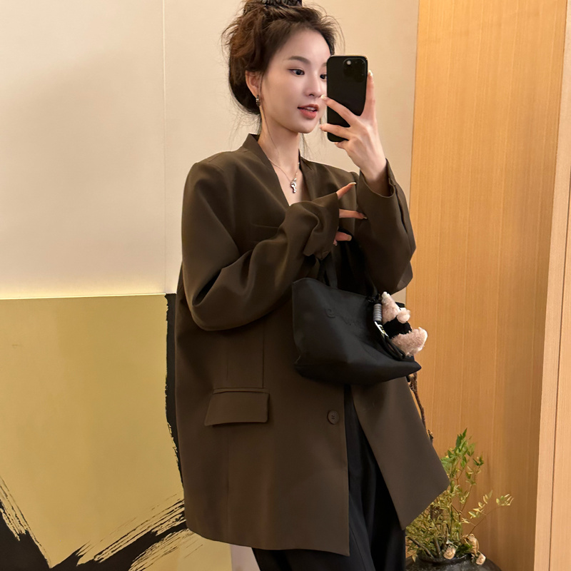V-Neck Design Two-Button Age-Reducing Blazer 2026 Autumn New Loose Niche Design Suit Jacket for Women Trendy