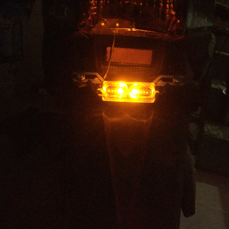 Xe máy biển số đèn nhấp nháy led đầy màu sắc sửa đổi phổ quát phanh ánh sáng đèn đuôi - Đèn xe máy đèn sau xe máy