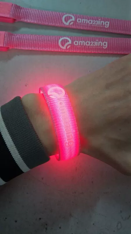 Vòng đeo tay phát sáng huỳnh quang vòng đeo tay thể thao nam và nữ LED nhấp nháy ánh sáng vòng đeo tay đêm chạy tiệc hoạt động buổi hòa nhạc - Vòng đeo tay Cuff