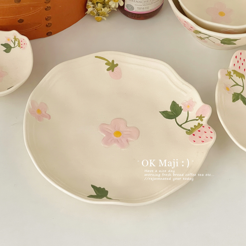 Strawberry Plate Frosted Ceramic Dinner Plate Underglaze Color French Relief Tableware Cute and Beautiful Fruit Dessert Plate Shallow Plate