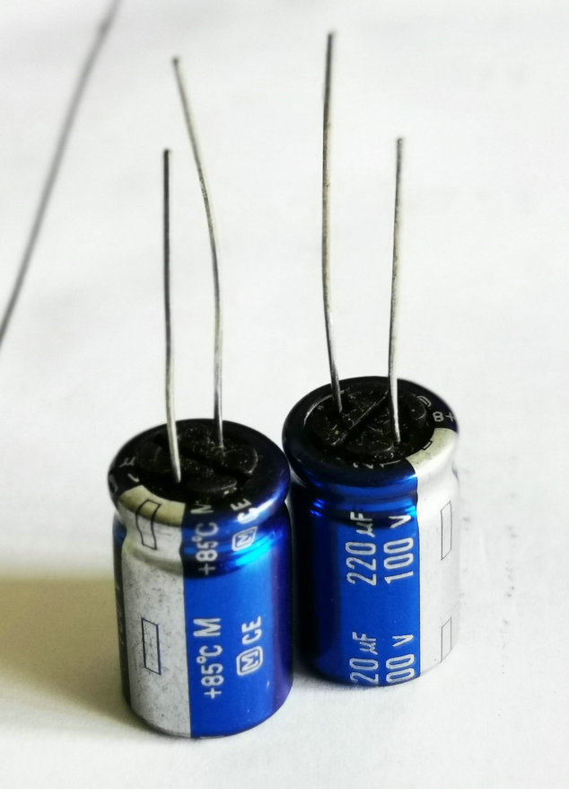 Panasonic Panasonic Blue shell silver word AM series AUDIO AUDIO capacitor 220UF 100V