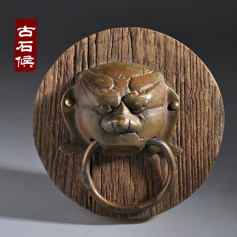 Old door locks the door locks the old elm door door locks the door ring with door ring hands in the old stuff set in the Ming and Qing period