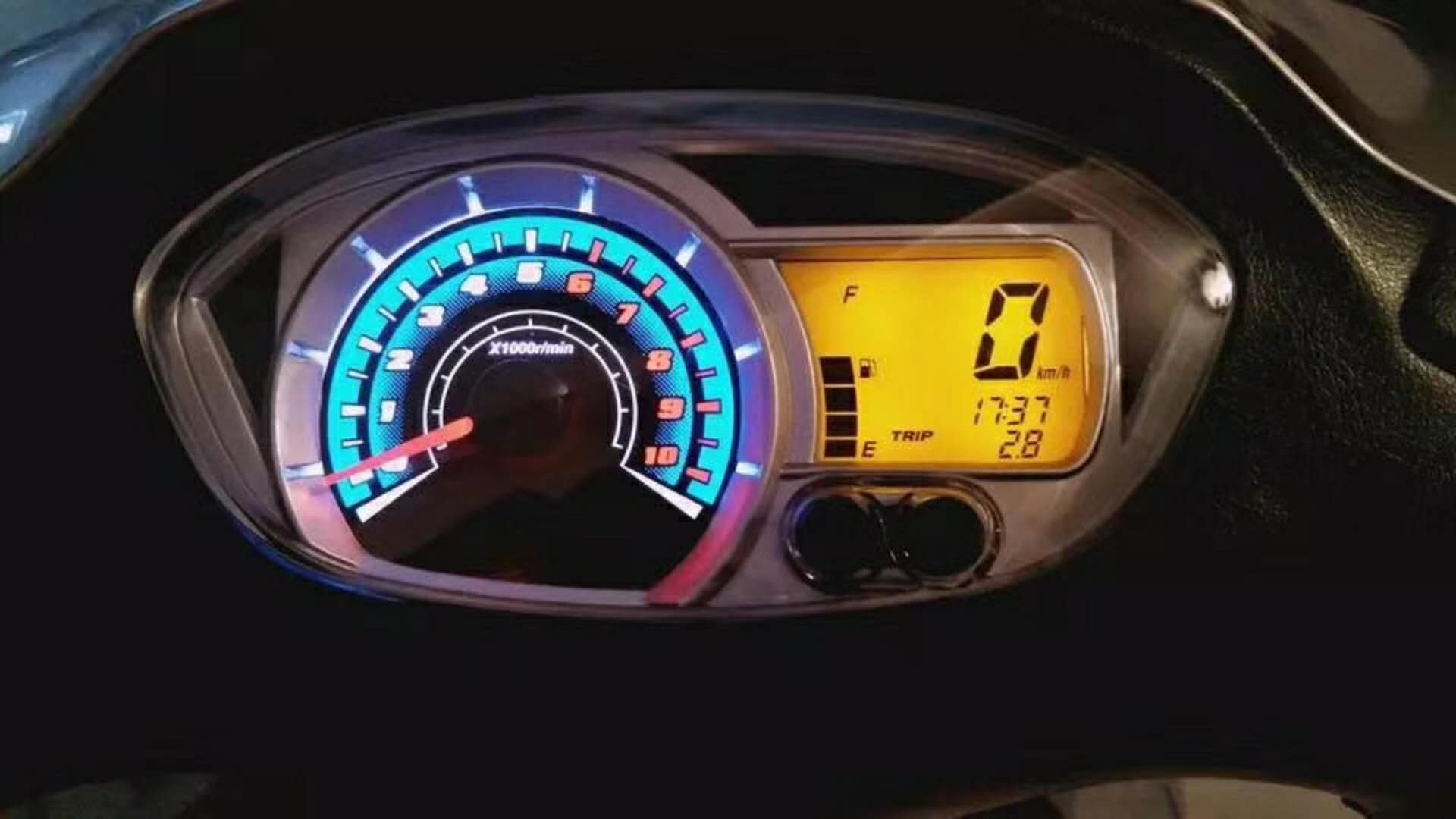 Nhạc cụ thông minh quốc gia ba 6 màu điều chỉnh LCD xem xe máy sửa đổi đồng hồ điện tử mã số dặm đồng hồ xe máy